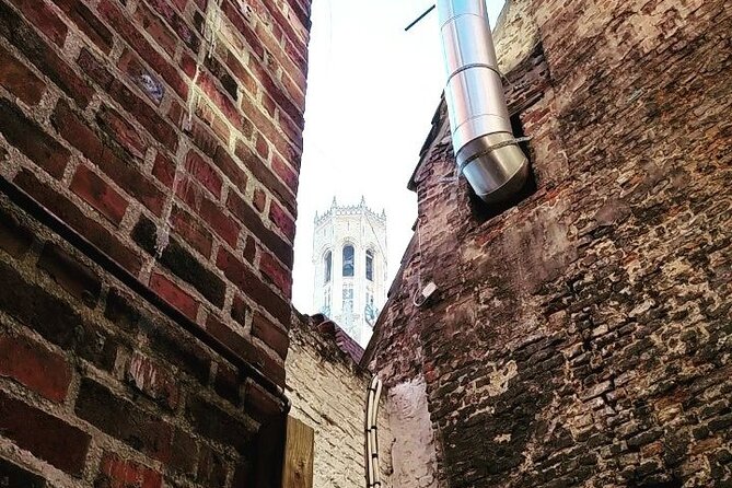 2-Hour Private Walking Tour of Bruges - Stinking rich and the bridge material mystery