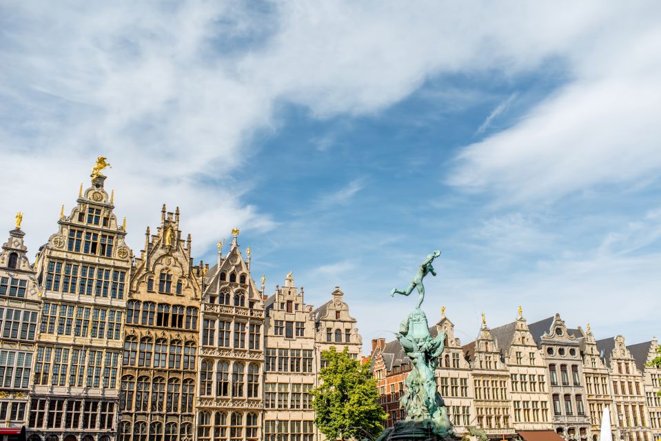 Antwerp: Express Walk with a Local in 60 minutes - The diamond district stop: sparkle with real context