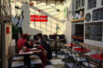Antwerp Pub Crawl - Hoogstraat: Small Rooms, Real-World Music Energy