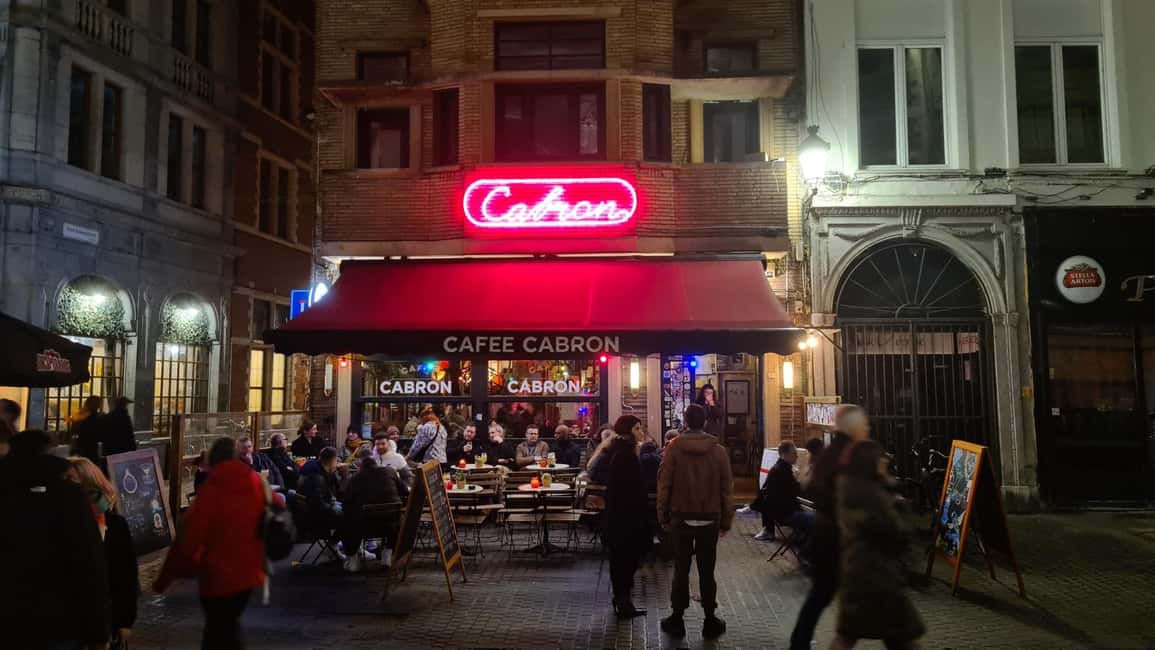 Antwerp: Pub Crawl in the Historical City - Your guide experience: the style that makes stops feel easy