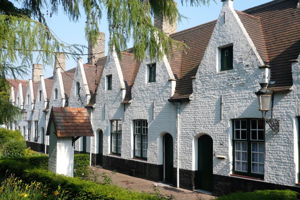 Bruges Beer and Chocolate Walking Tour - Chocolate factory stop and why Peru and Madagascar cocoa matters
