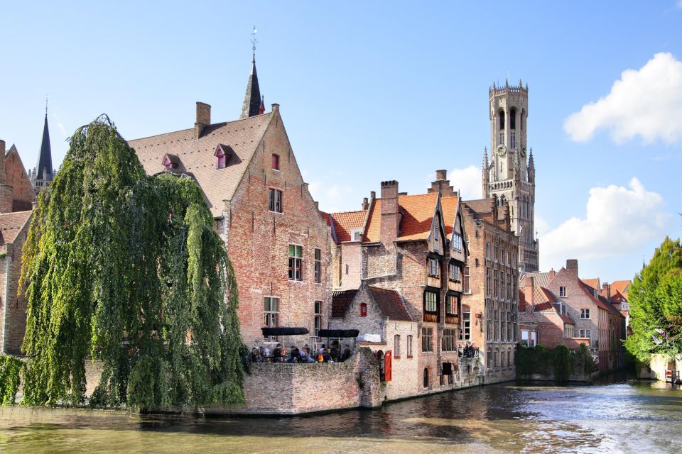 Bruges: Express Walk with a Local in 60 minutes - The walk between landmarks: local lifestyle, not just postcard facts