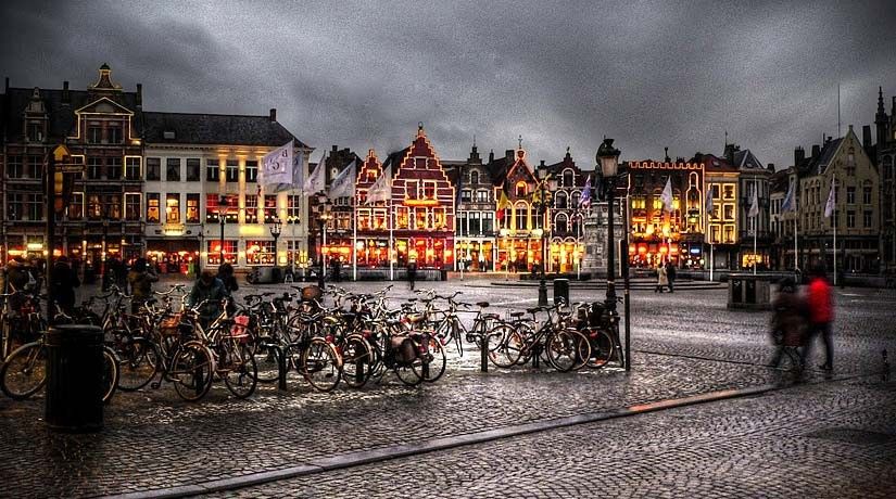 Bruges: Guided Walking Tour - Entering Bruges: the 2-hour reset you’ll feel right away