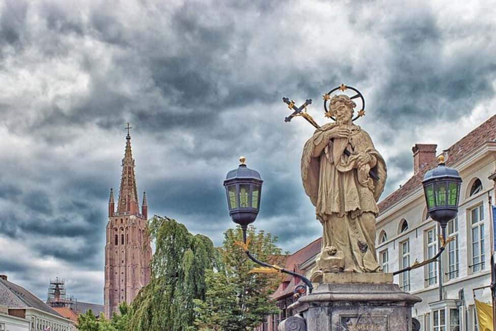 Bruges : Highlights & Hidden gems Walking Tour - Bruges makes more sense with a real local behind the route