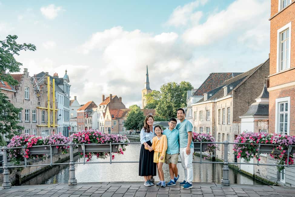 Bruges : Your private 1 hour photoshoot in the medieval city - The hour of photos: medieval streets, canal vibes, and real posing help