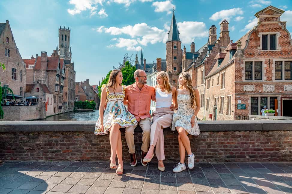 Bruges : Your private 1 hour photoshoot in the medieval city - Best for couples, proposals, and families who hate stiff photo days
