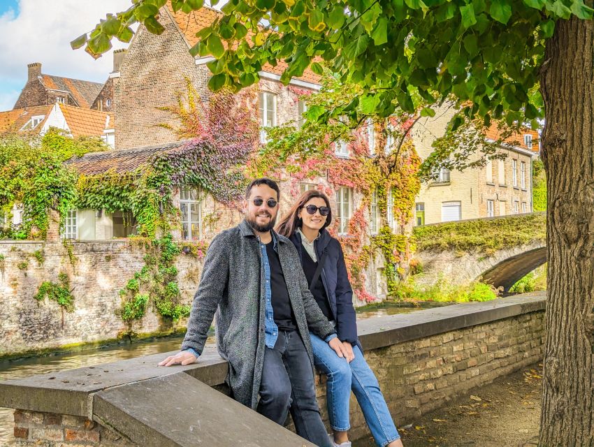 Bruges : Your private 30min. photoshoot in the medieval city - Price and Value: $235 for Up to 5 People