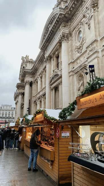 Brussels: 2-Hour Walking Tour of the Historic Center with a Local Guide - Stop 1: Grand-Place and City Hall—what you should watch for