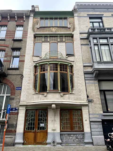 Brussels: 2-hours "Art Nouveau" Walking Tour - Cinquantenaire: the 15 minutes that makes the houses easier to read