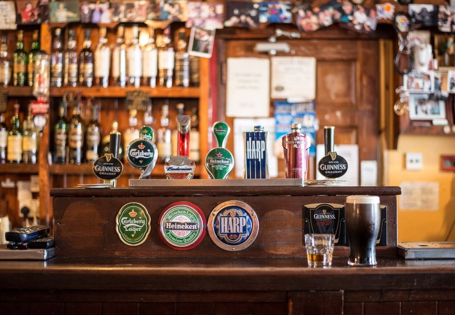 Brussels: Beer Tasting with a Local Guide - Stop 1: A classic locals beer place for the first pour