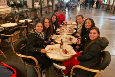 Brussels Chocolate Beer Waffle and Belgian Whiskey All-in-One (Small Group) Tour - Walking the Sights: Manneken Pis, Jeanneke Pis, and Zinneke Pis