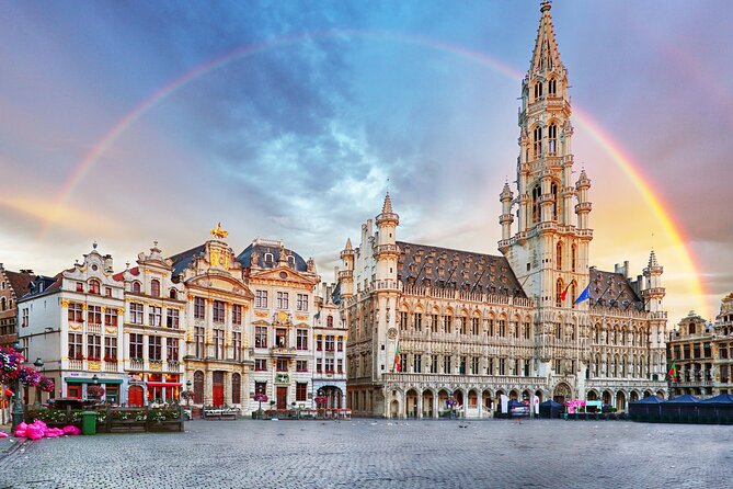 Brussels: City Walk with Audioguide in 7 Languages on your Phone - Manneken Pis: Small Statue, Big Cultural Gravity