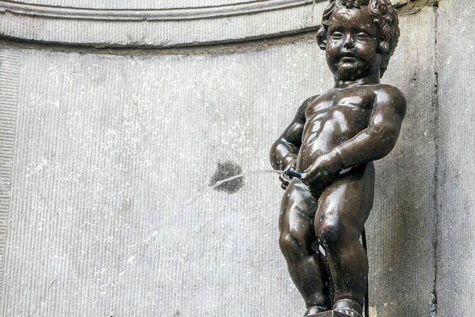 Brussels: City Walk with Audioguide in 7 Languages on your Phone - Royal Palace of Brussels: Big Address, Central Position