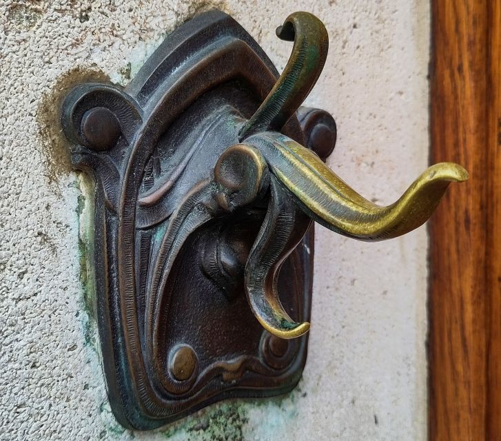Brussels: Fall and Rise of Art-Nouveau Guided Tour - Getting started by Horta Metro: where to meet and what to notice first