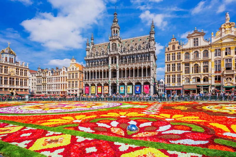 Brussels: Highlights and Hidden Corners Private Guided Walk - Where the Walk Starts: Place Saint-Géry and a Quick Mokafé Pause