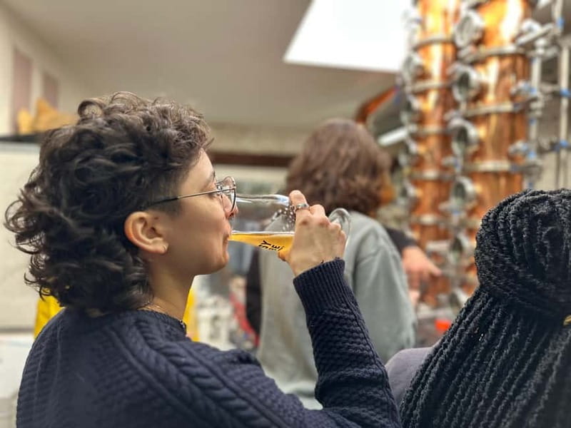 Brussels: micro brewery & distillery tour + beer tasting - The Tasting: Two Beer Styles in 16cl Glasses