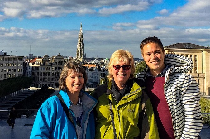 Brussels Politics Tour: Private & Personalized with a Local Guide - The park breaks: calm green space between big buildings