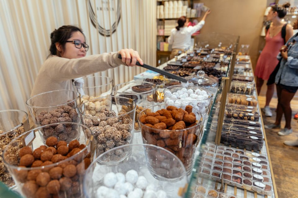 Brussels: Private Food Tour – 10 Tastings with Locals - Guide Style Matters: Su and Steph as Examples of What Works