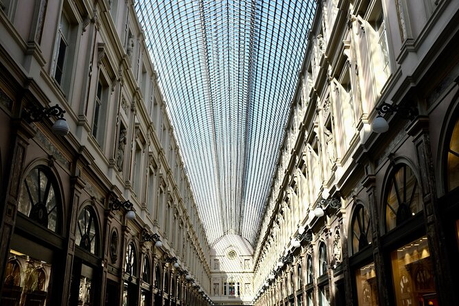Brussels Walking Tour with Waffle Tasting: History and Delights - Getting your bearings on a Brussels walk that actually makes sense