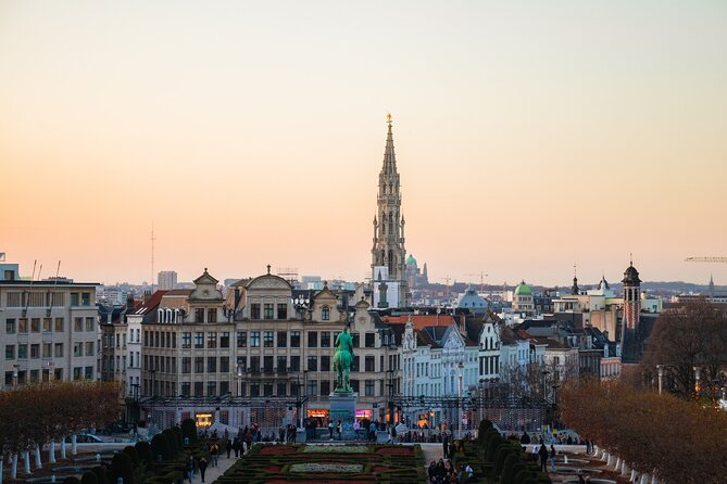 Brussels Walking Tour with Waffle Tasting: History and Delights - Meeting at Bourse-Beurs and pacing the route
