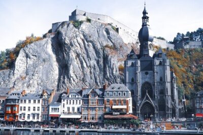 Discover Dinant while playing! Escape game - The alchemist - Getting Started at Place Albert Ier (And How the Flow Feels)