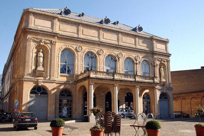 e-Scavenger hunt Namur: Explore the city at your own pace - Place d’Armes: Belfry, Old Stock Exchange, and Café Breaks