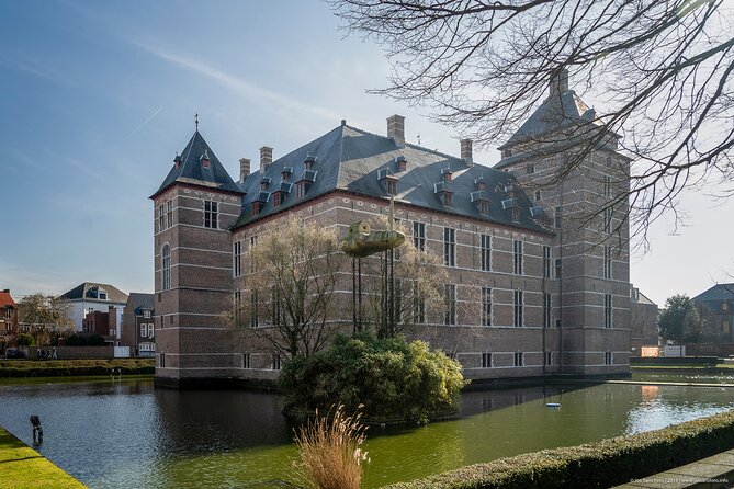 e-Scavenger hunt Turnhout: Explore the city at your own pace - Brepols, the Playing Cards, and the Printing Company Story