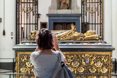 Exclusive Bruges Churches Tour: Admire Michelangelo’s Masterpiece - Stop-by-stop: what you’ll see inside (and why it’s worth the stop)