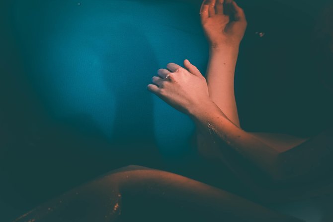 Floating in the clouds - VIP Wind-Down: Essential Oils, Tea/Coffee, and an Aromatic Reset