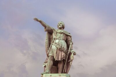Ghent: Guided Walking Tour and Canal Boat Trip - Belfort viewpoints and Ghent Town Hall: civic power in stone