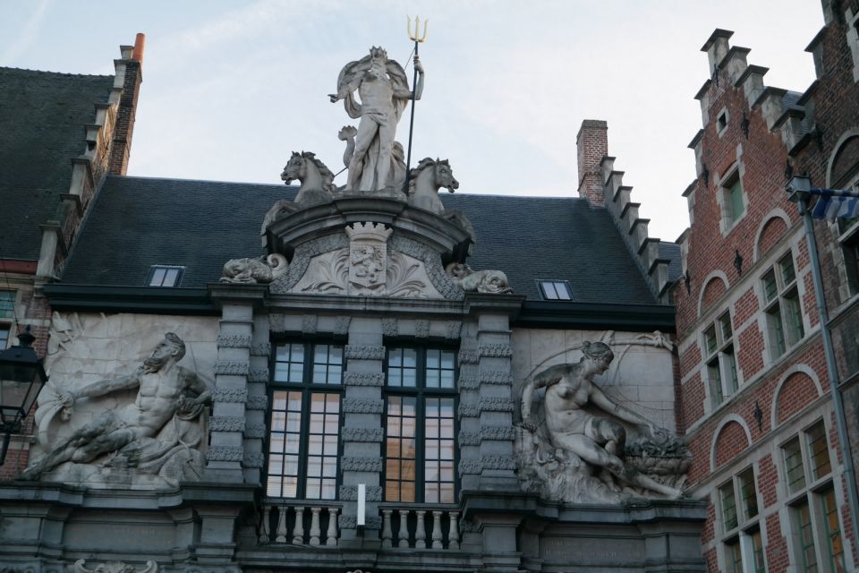 Ghent: Walking Tour from Friday Market to the Cathedral - Woodrow Wilson Square to Gerard de Duivelsteen: start with your bearings