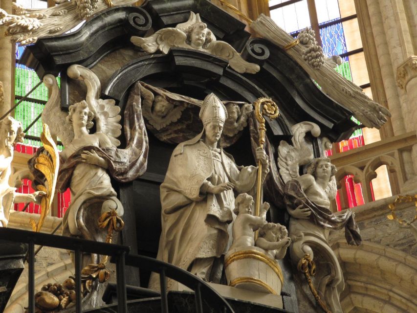 Ghent: Walking Tour from Friday Market to the Cathedral - European Parliament buildings: Commission and Council context