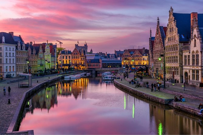Guided tour of Ghent - Meeting at Sint-Baafsplein and ending by Sint-Veerleplein