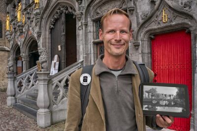 "Hidden Brugge" Photo Tour - 2hr open city tour & workshop - Meeting Andy by the Basilica of the Holy Blood (the red door)
