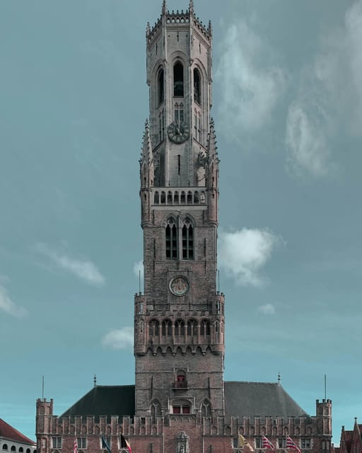 Historical walk in Bruges with local guide. Praline included - Burg and Markt with the Belfry: where the town’s power shows up