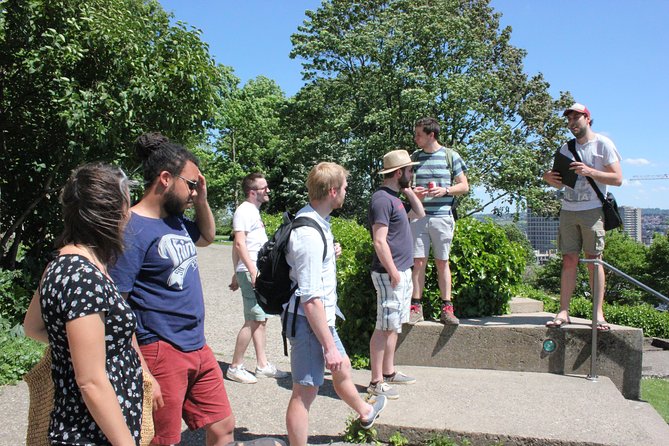 Liege Walking Tours - Le Perron: the short stop that gives the whole city meaning
