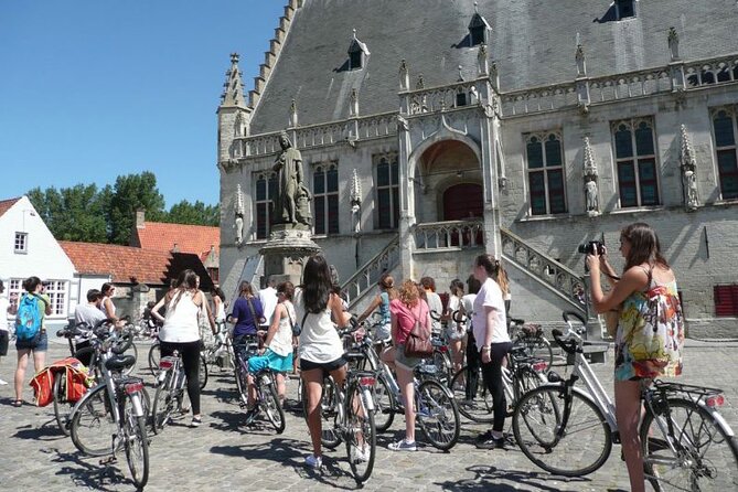 Private Bruges 3.5-Hour Guided Bike Tour: Discover Hidden Gems - Bikes, effort level, and what to wear