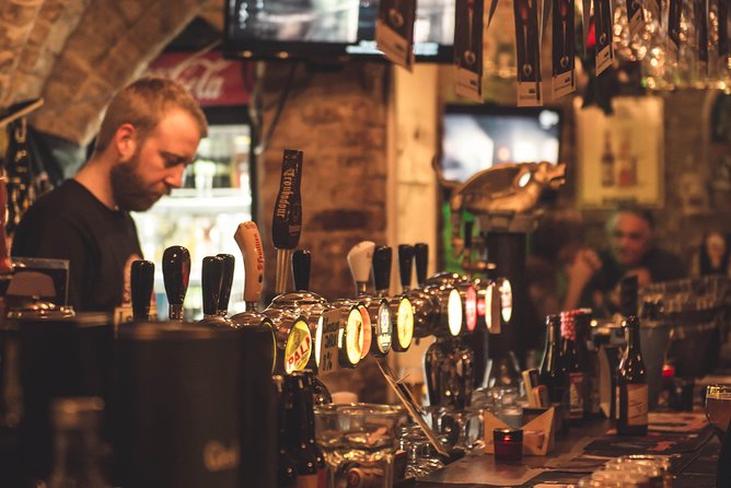 Private: Discover Bruges beers & brewery with chocolate pairing by a young local - Elisabeth Bruges chocolate stop: a takeaway format for aroma work