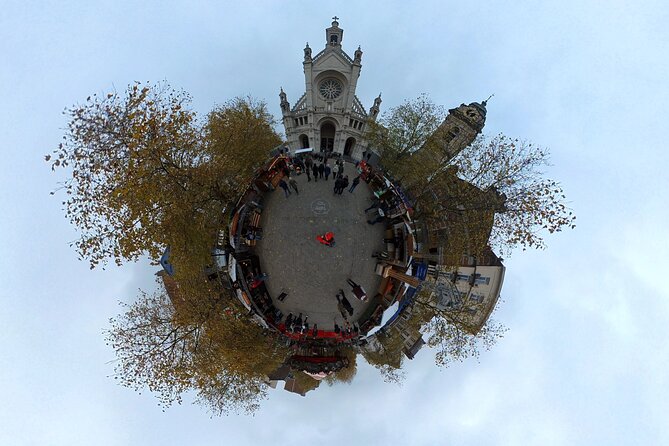 Private Half Day Tour of Brussels - Stop 2: Manneken Pis and the costume tradition
