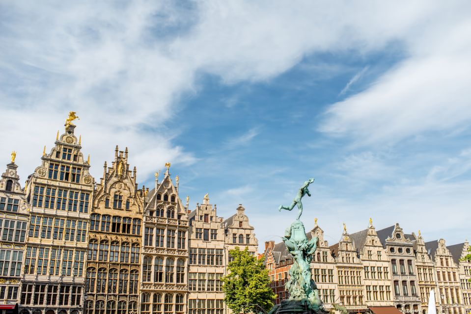 Surprise tour of Antwerp guided by a Local - Port House: the stop that turns a walk into a story