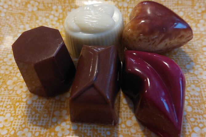 Walking Tour with Hot Chocolate and Chocolate Tasting - Three Chocolate Shops: How This Tour Makes Tastings Feel Personal