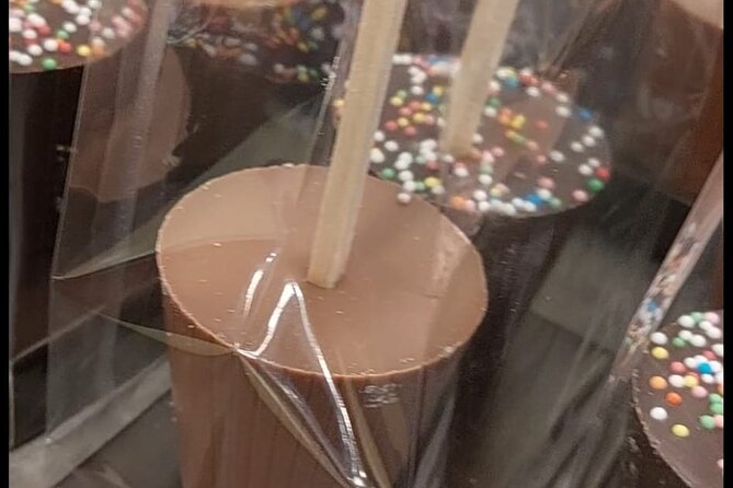 Walking Tour with Hot Chocolate and Chocolate Tasting - Groeningemuseum Quick Peek: Art Without the Full Commitment
